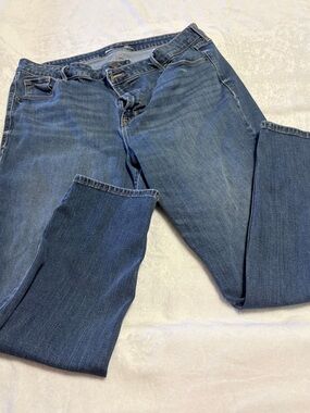 Old Navy Women's Straight-Leg Jeans in Blue Denim